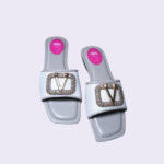 Chic Designer-Look Square-Toe Slides with V-Buckle - Image 3