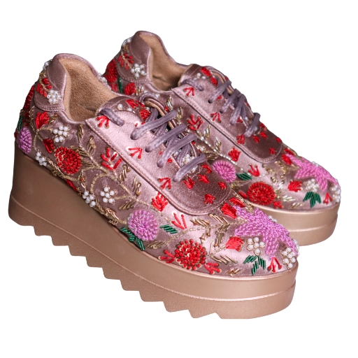 21 Elegant Embroidered Bridal Shoes – Pink Floral Design - Image 4